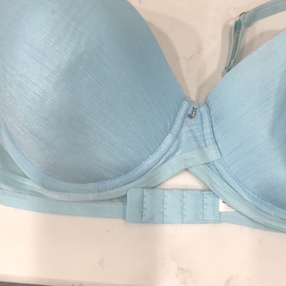 J O C K E Y  40 D  PALE BLUE  J with 3 stones between cups. BEAUTIFUL light/air